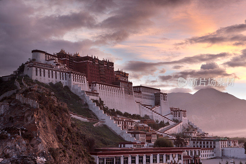 西藏，布达拉宫的日出