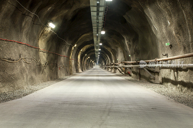 隧道与混凝土道路