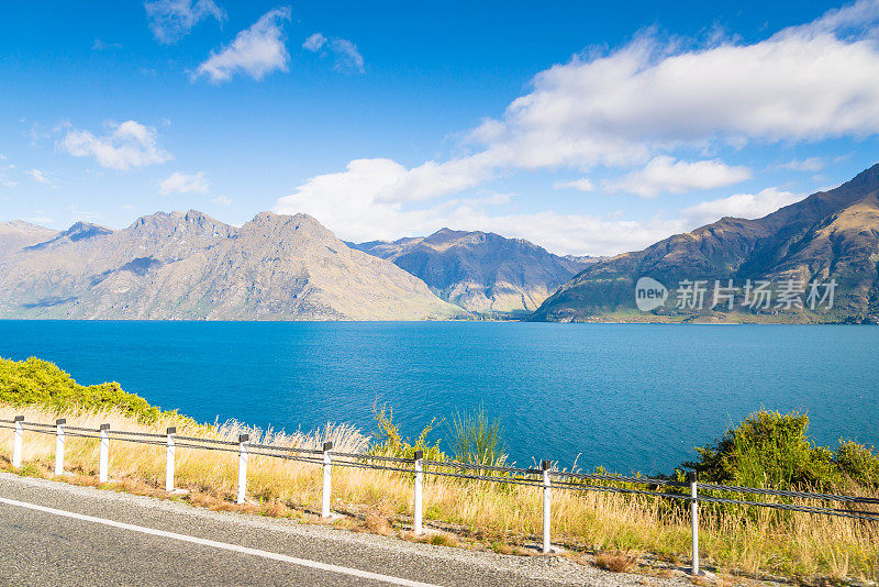 新西兰皇后镇壮观的山峰全景