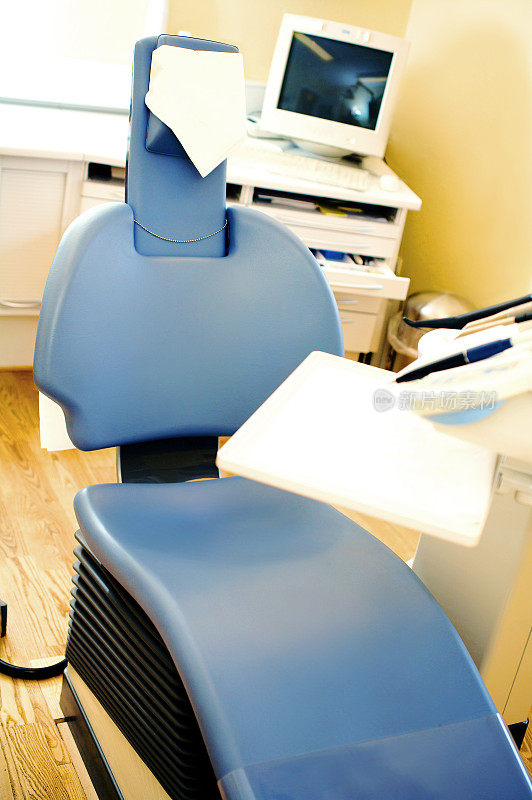 牙医的椅子上