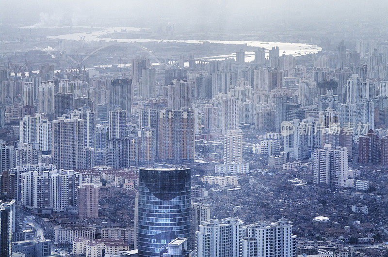摩天大楼在上海与浦东河