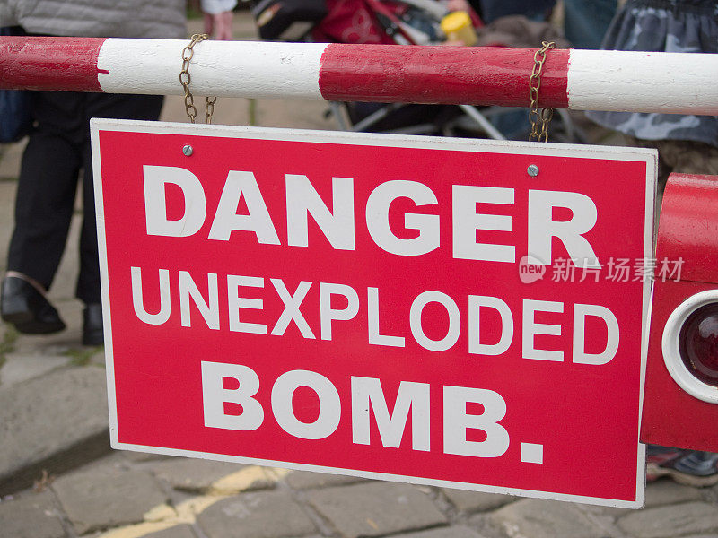 危险未爆炸的炸弹模拟二战场景。
