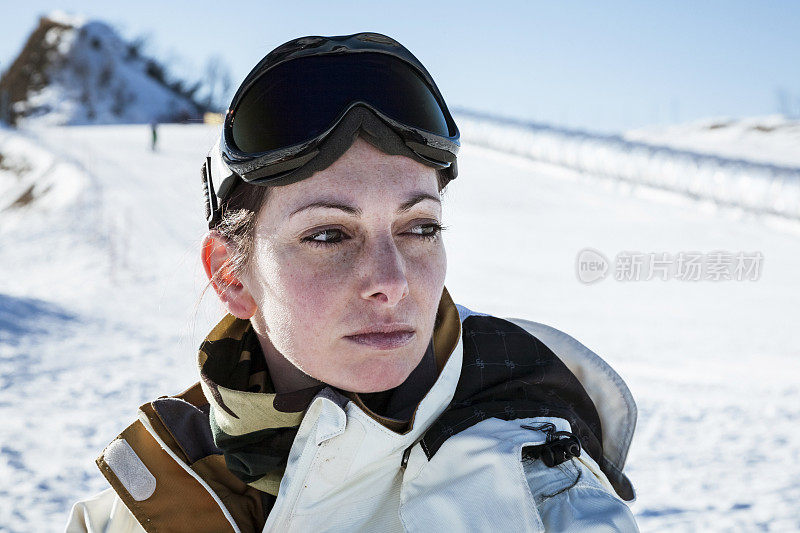 女人滑雪