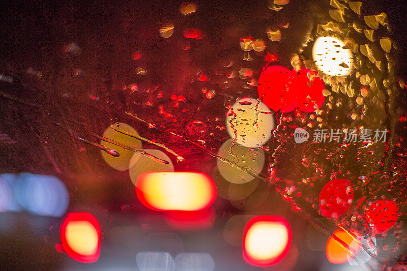 城市的雨夜