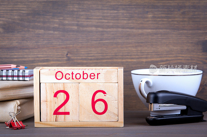 10月26日。特写木制日历。时间规划和商业背景。