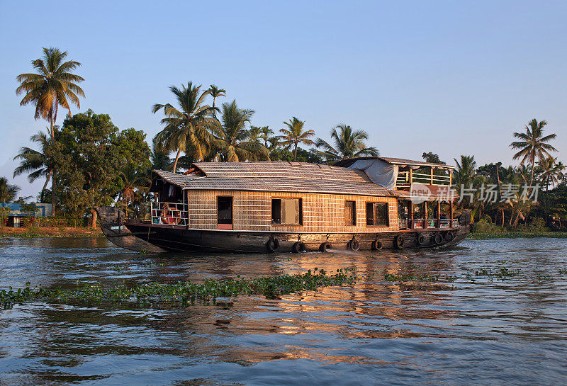 印度喀拉拉邦的一艘船屋