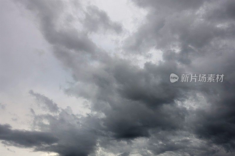 暴风雨的阴天