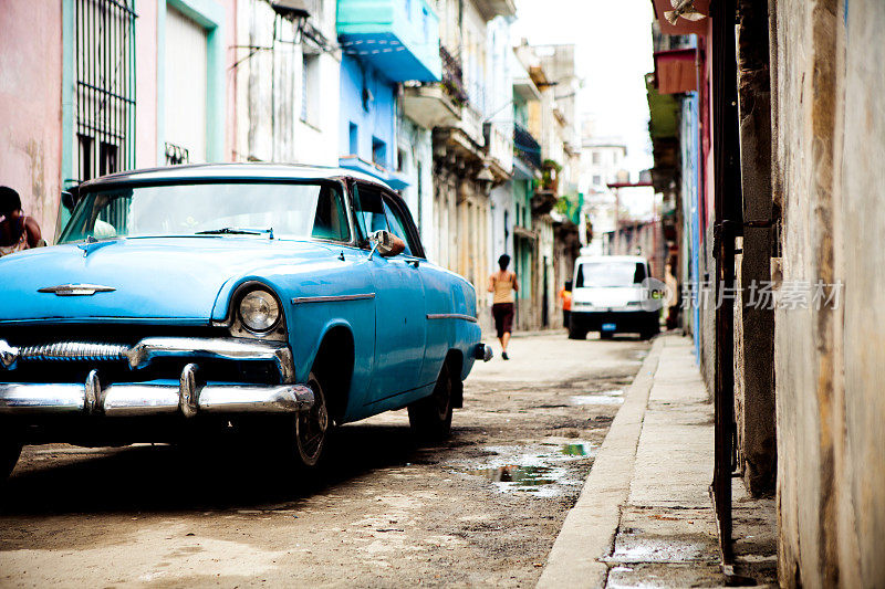 古巴哈瓦那的街景。受欢迎的加勒比和拉丁美洲度假目的地。