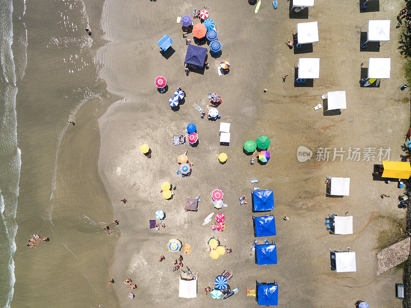 热带海滩的顶视图