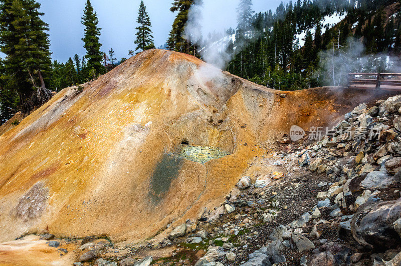 美国加州拉森火山国家公园的硫磺工厂