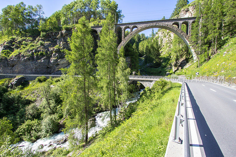 瑞士高架桥的拱门