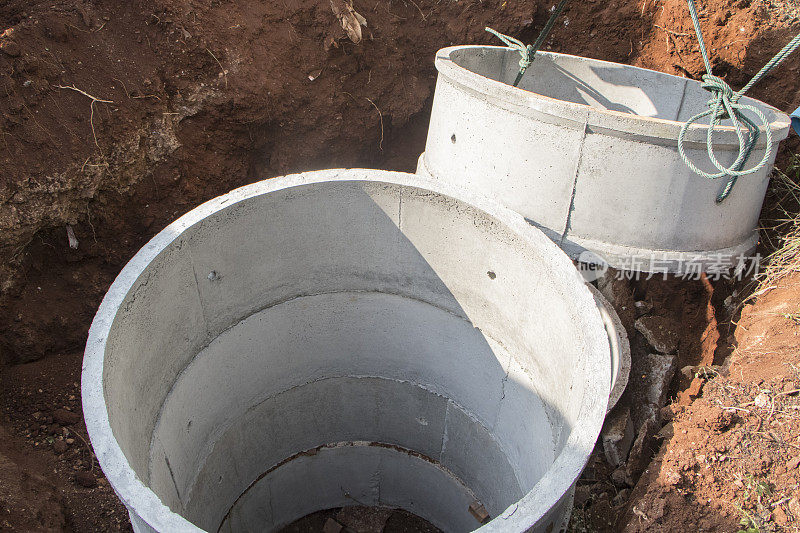 水泥管水箱，处理污水在亚洲房屋建筑工地为厕所