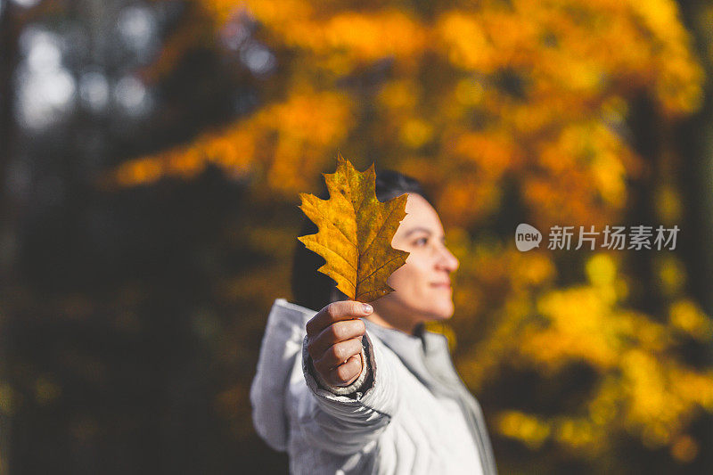 秋天的纽约女人