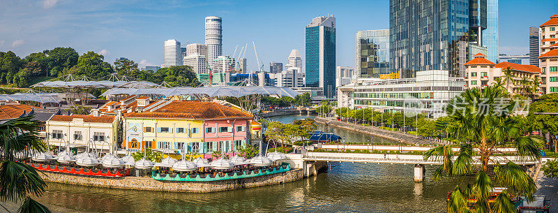 新加坡河克拉克码头五颜六色的酒吧餐厅俯瞰摩天大楼