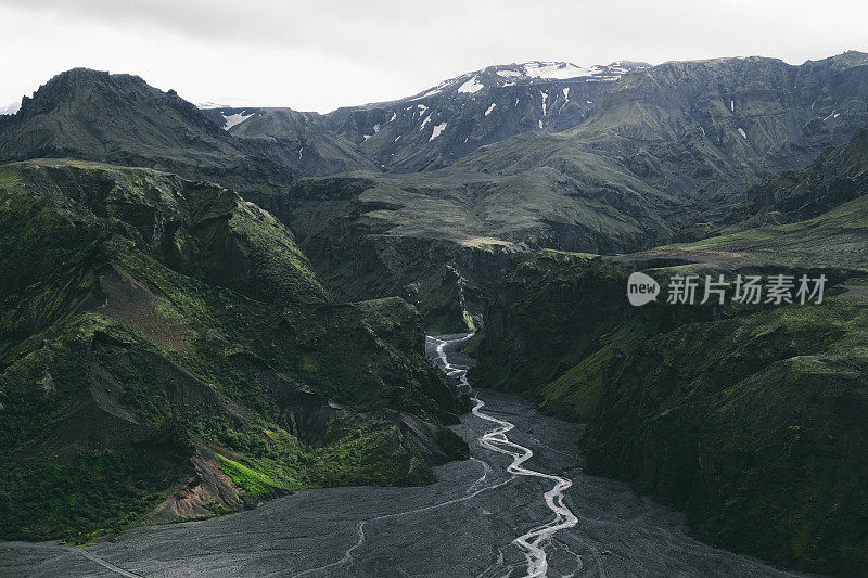 Thorsm?rk被冰川和河流包围的山谷在冰岛