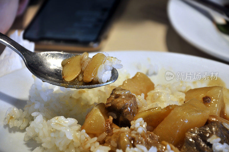 红萝卜牛肉饭