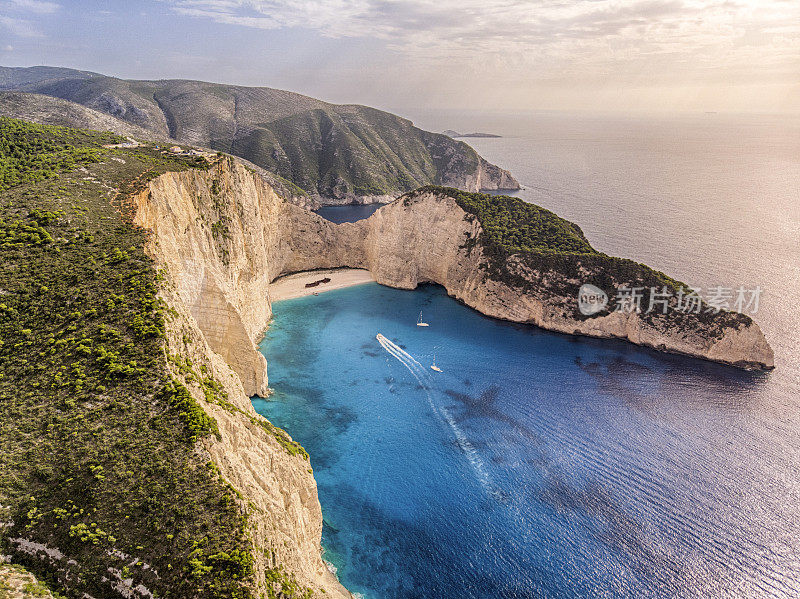 海难海滩鸟瞰图