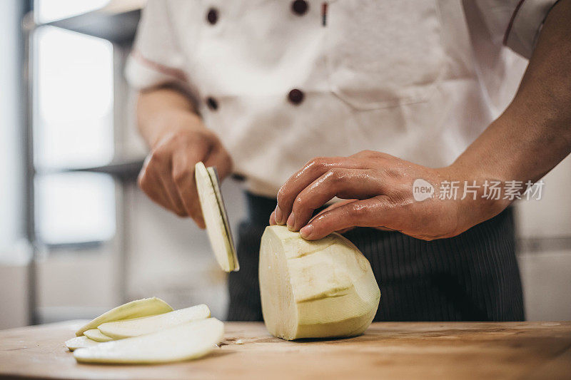 中国厨师准备食物