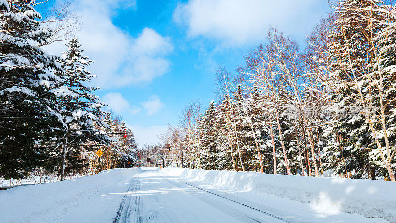 结冰的道路，北海道，日本