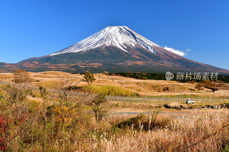 富士山和秋叶色，拍摄于富士五湖地区和富士宫市