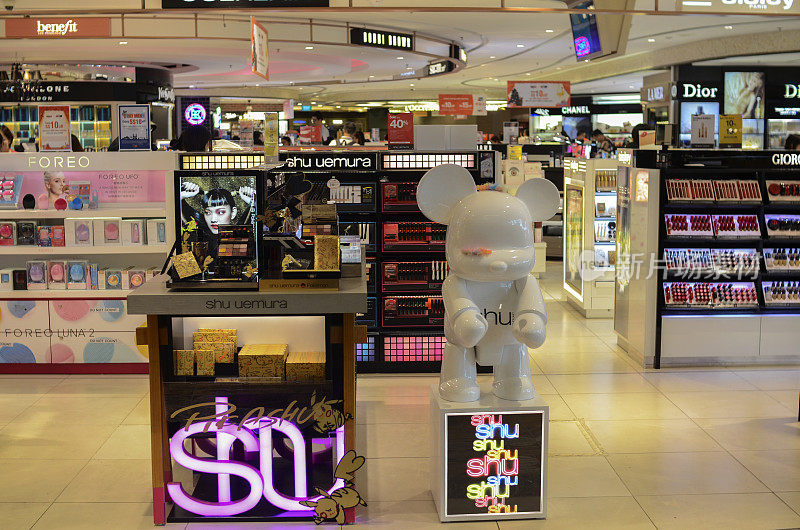 化妆品和香水商店在樟宜国际机场。