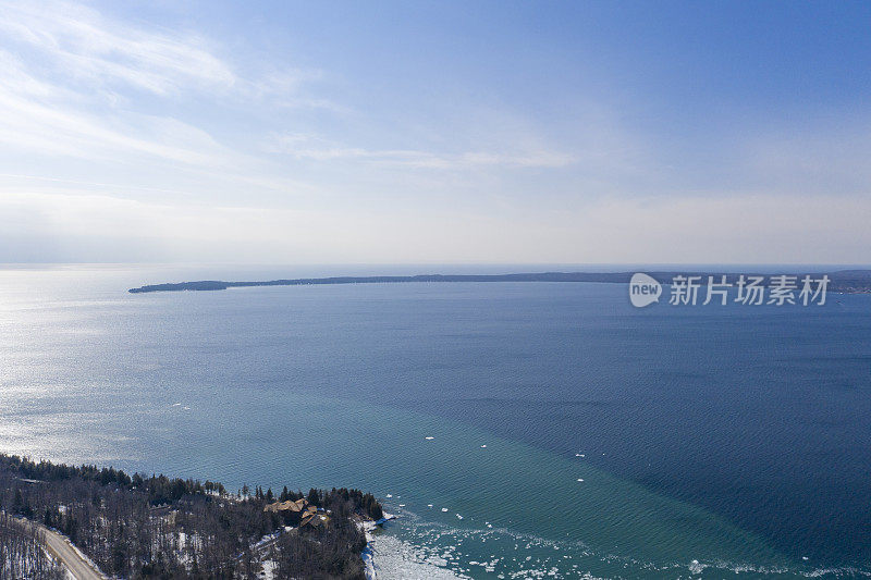 克里斯蒂安岛渡轮(雪松角码头)在拉方丹，小，加拿大，安大略省。