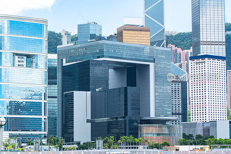 位于香港金钟区的添马舰工地正在兴建新的中央政府综合大楼。