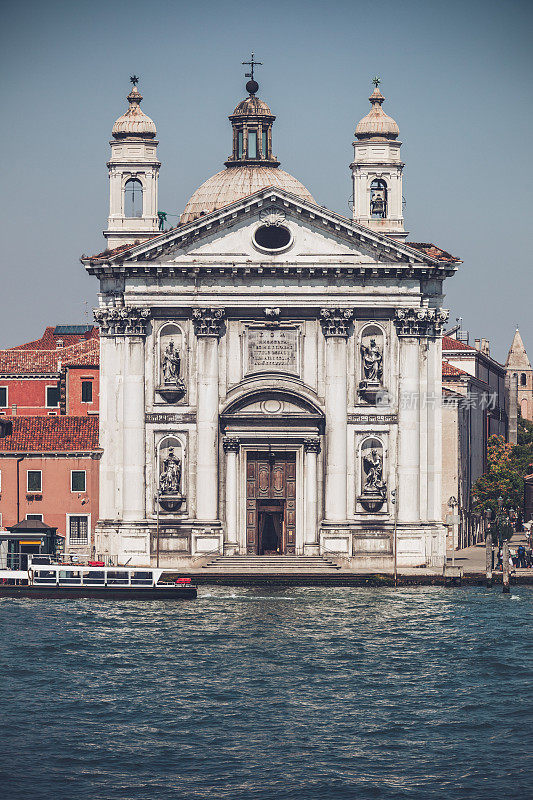 在圣玛丽亚·罗萨里奥面前的威尼斯生活
