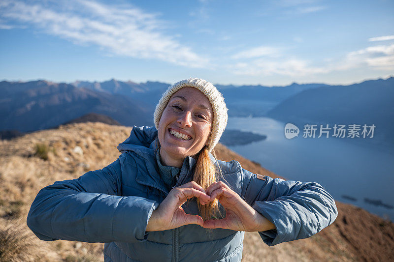 女人喜欢徒步旅行