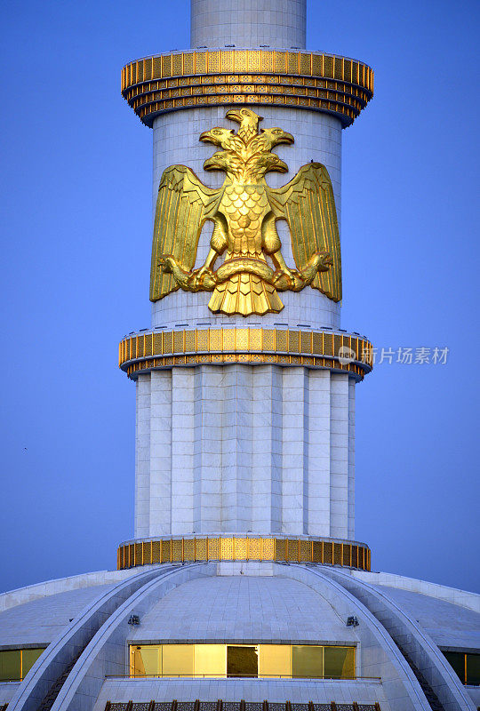 土库曼斯坦五头鹰，总统的象征，独立纪念碑，阿什哈巴德，土库曼斯坦