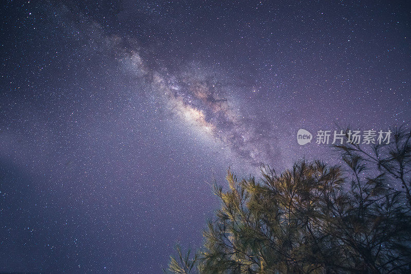 印度尼西亚东爪哇岛溴火山星夜银河