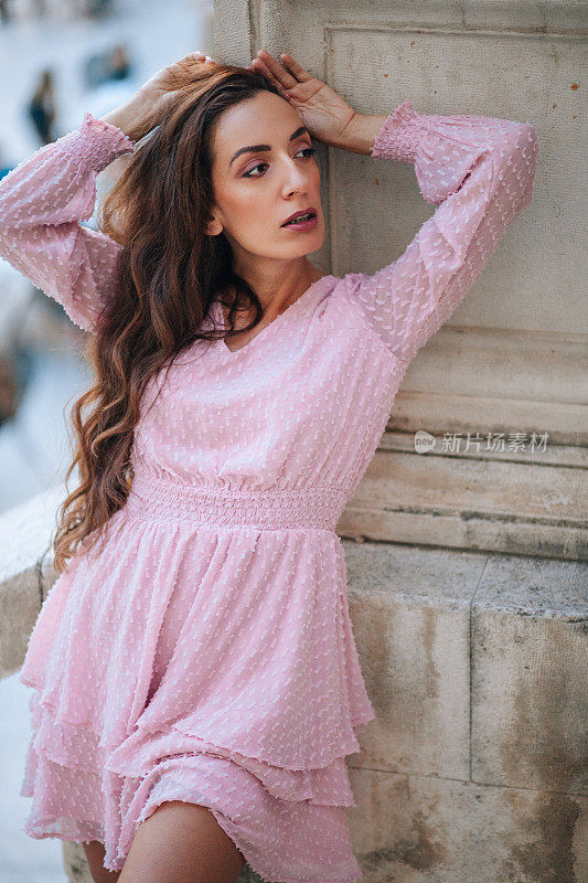 优雅时尚的女性