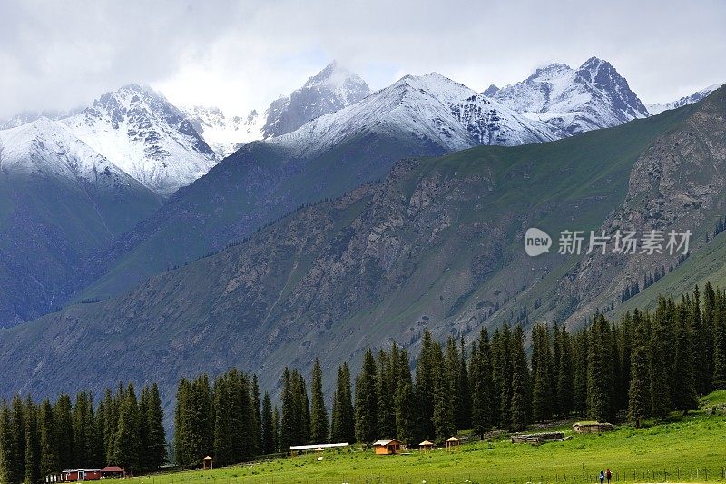 昭苏夏季塔风景区位于新疆维吾尔自治区