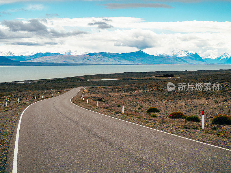 在圣克鲁兹省，巴塔哥尼亚，阿根廷的公路旅行