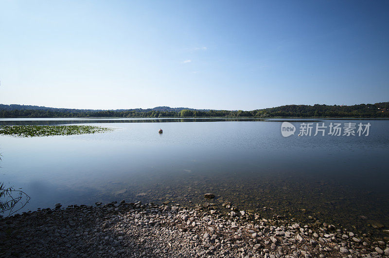 瓦雷泽湖