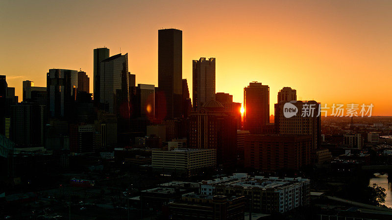 休斯敦市中心日落的鸟瞰图