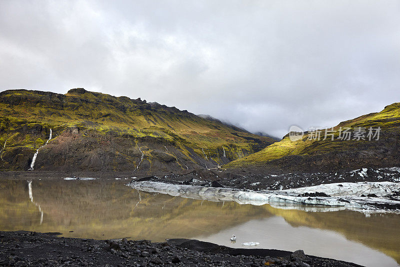 Sólheimajökull冰岛南部的冰川泻湖