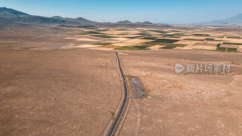 卡拉皮纳尔区村庄道路全景鸟瞰图，科尼亚-土耳其