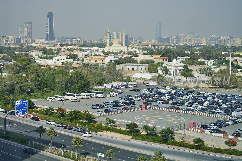 迪拜的停车场