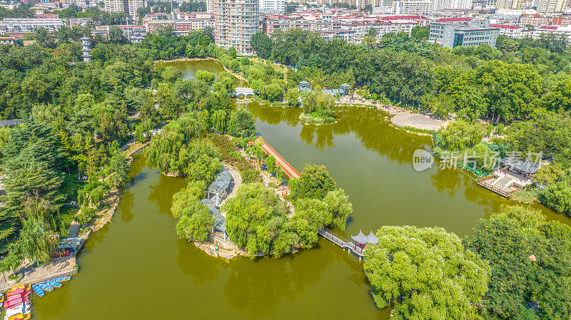 中国河北省石家庄市长安区长安公园和龙泉塔的航拍