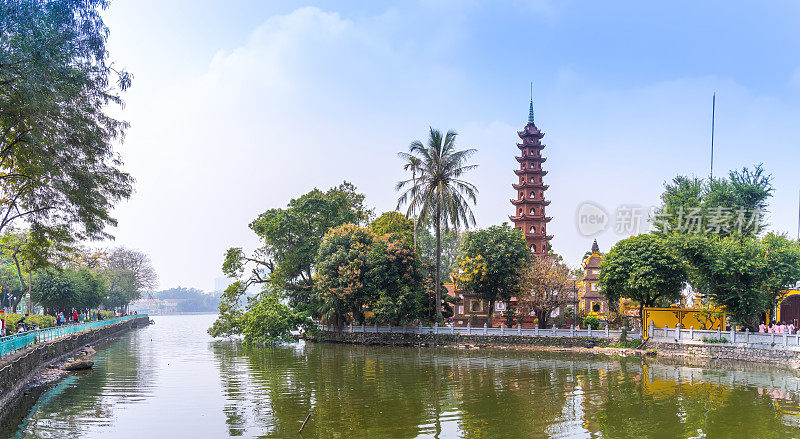 清晨的陈国塔，越南河内最古老的寺庙。旅游和景观概念。