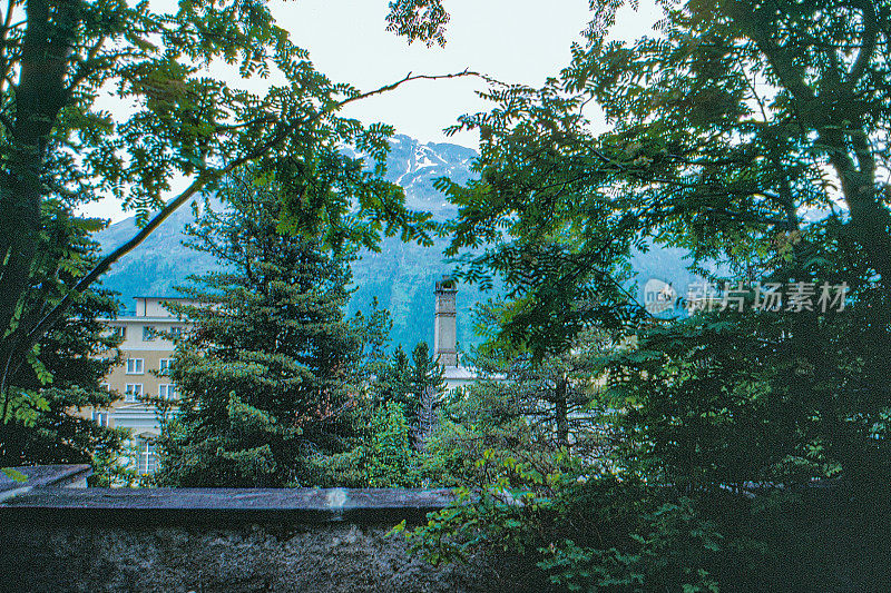 1989年旧正片扫描，街景-斜塔，圣莫里茨，瑞士
