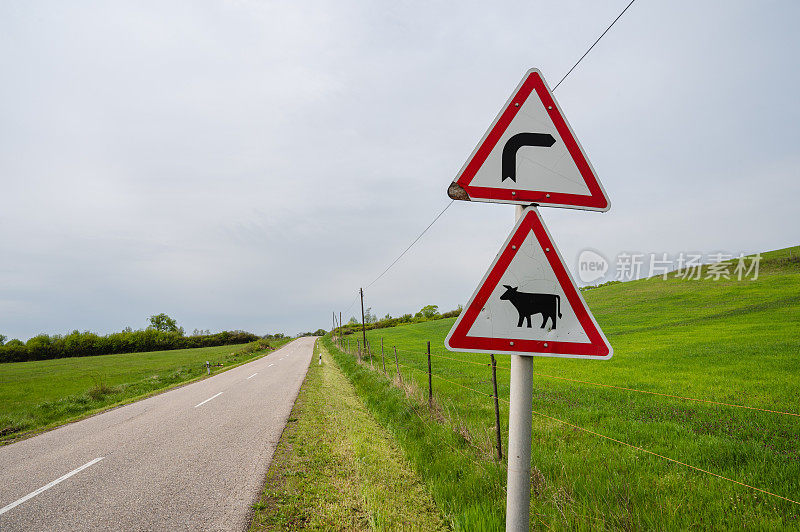 空无一人的道路