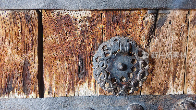 旧的金属木门细节