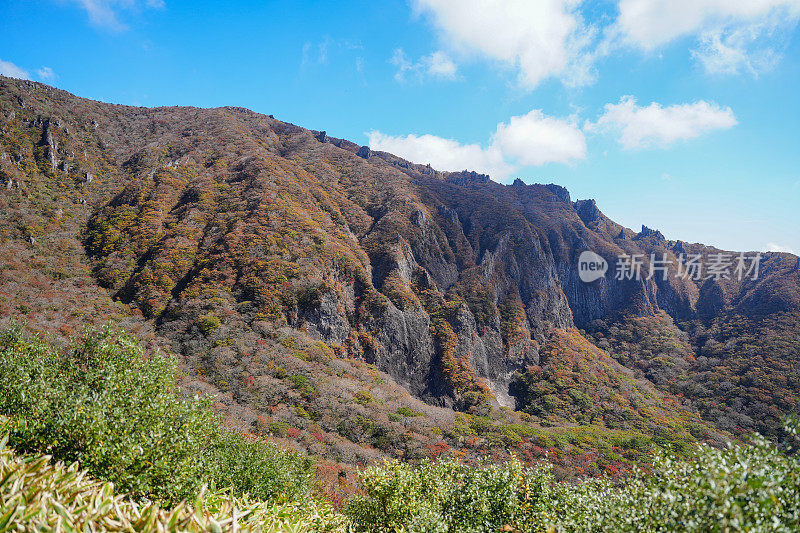 汉罗山的悬崖和岩石(济州岛)