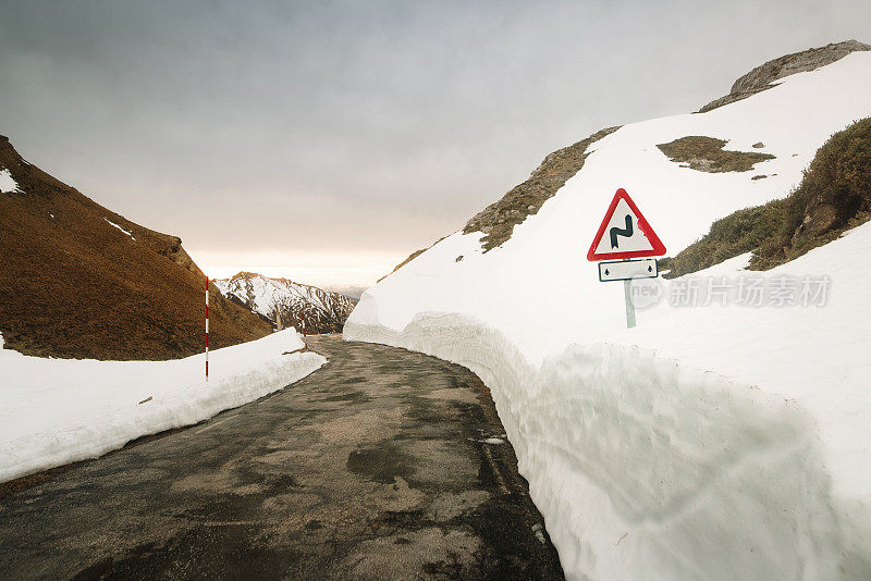 山口路有雪