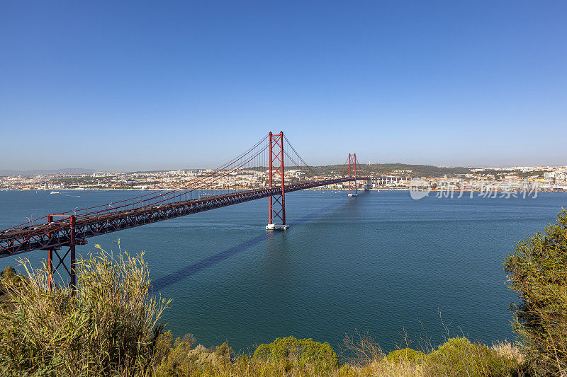 4月25日，葡萄牙里斯本大桥
