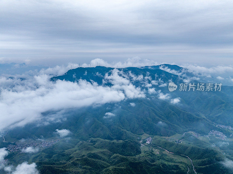 山区风电场云和雾的航空摄影