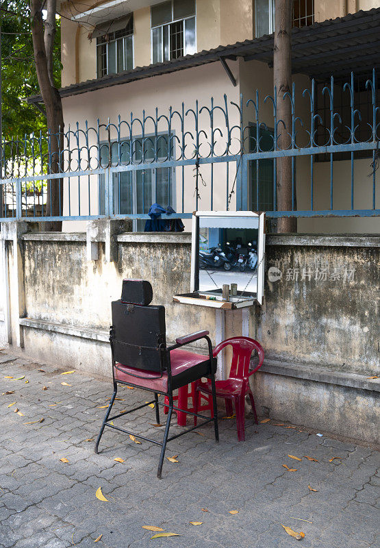 越南街头理发师的椅子