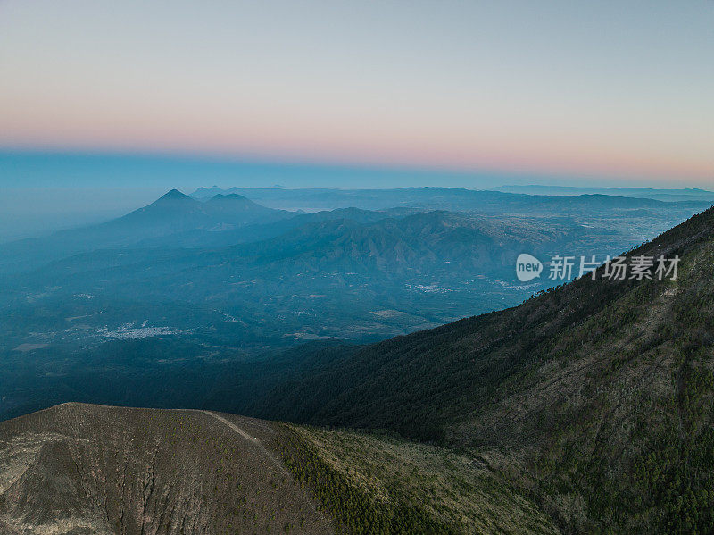 鸟瞰危地马拉的阿瓜火山